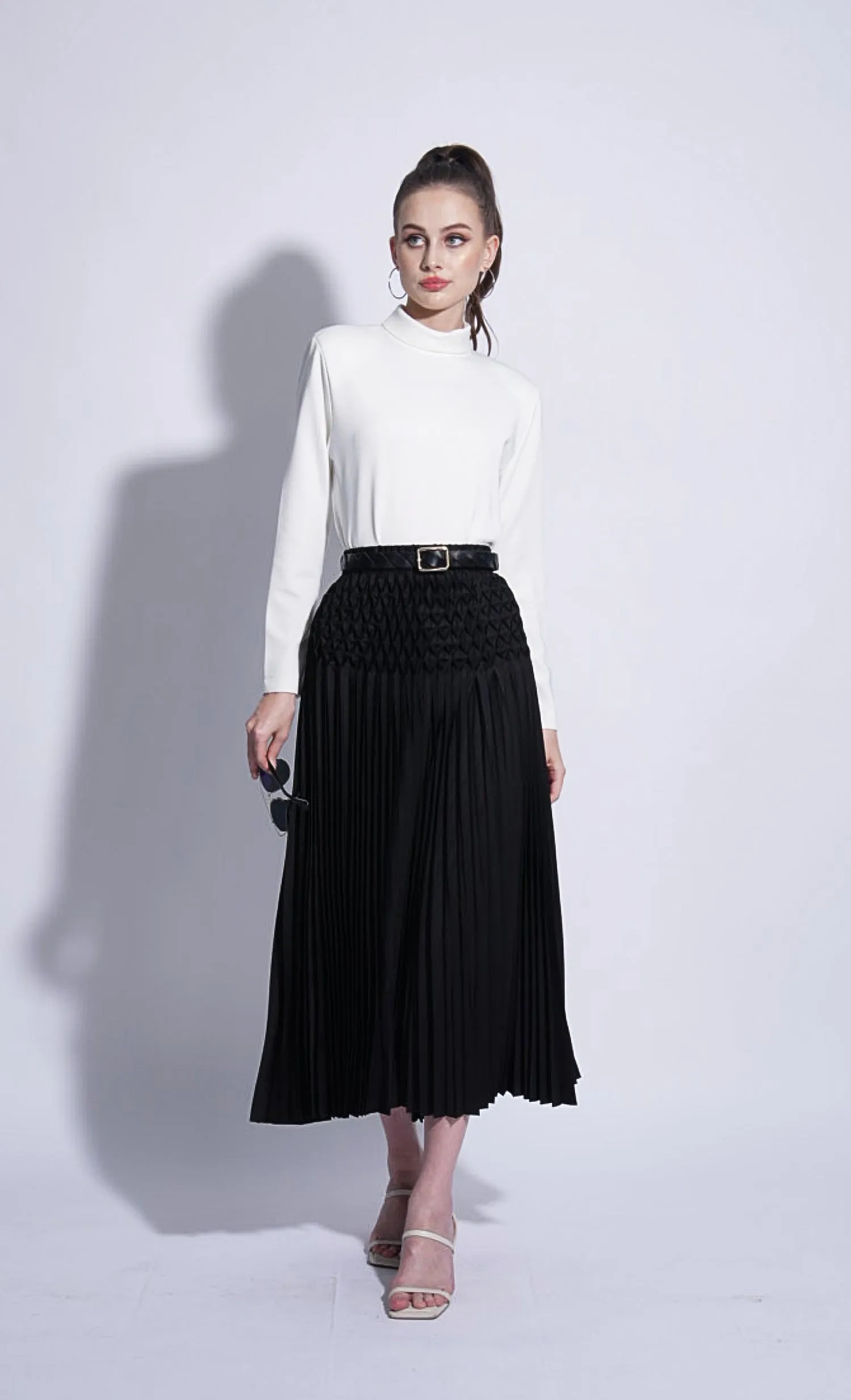 Miss Eminent Skirt in Jet Black