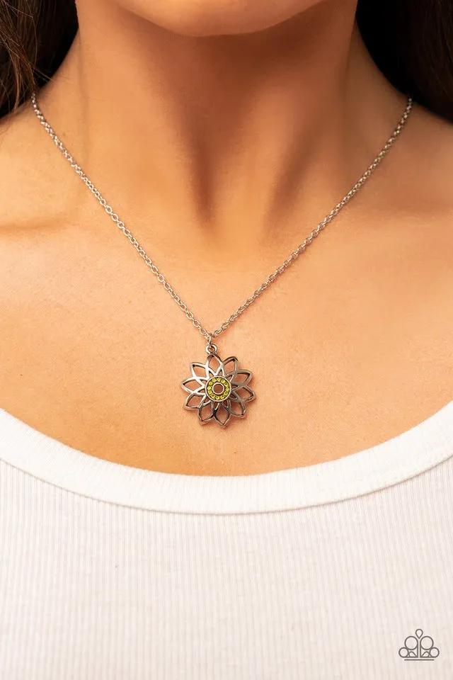 Paparazzi Necklace ~ Farmstead Fairytale - Green