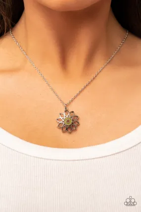 Paparazzi Necklace ~ Farmstead Fairytale - Green