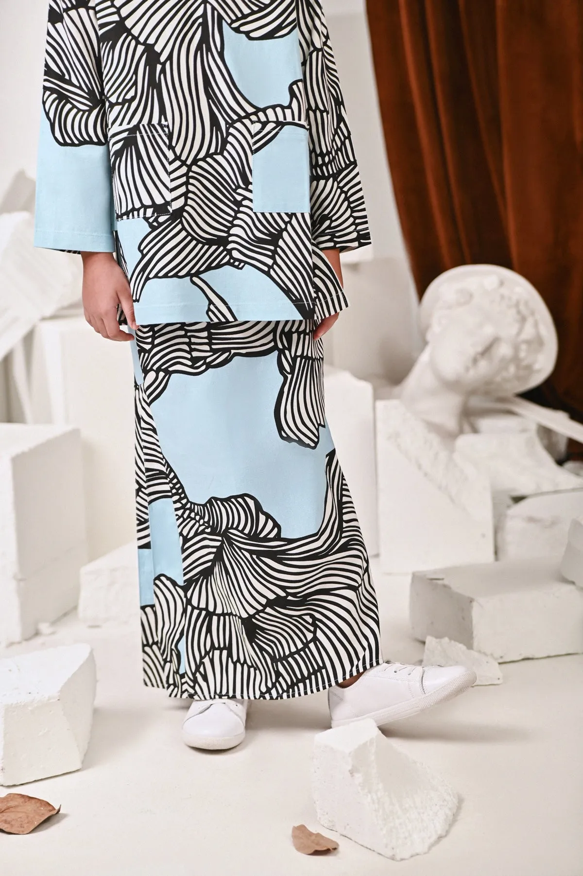 The Kita Menang Back Pleats Skirt - Rise