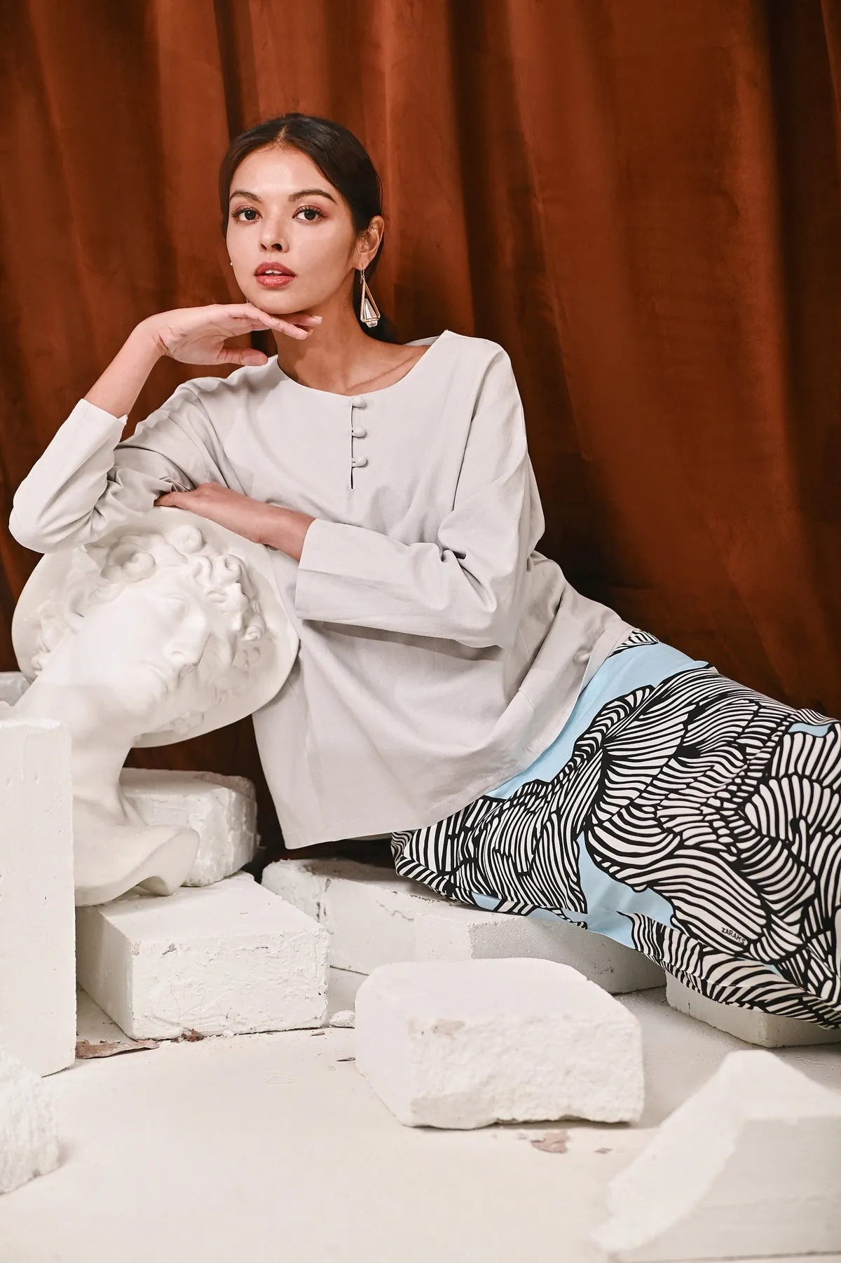 The Kita Menang Women Back Pleats Skirt - Rise