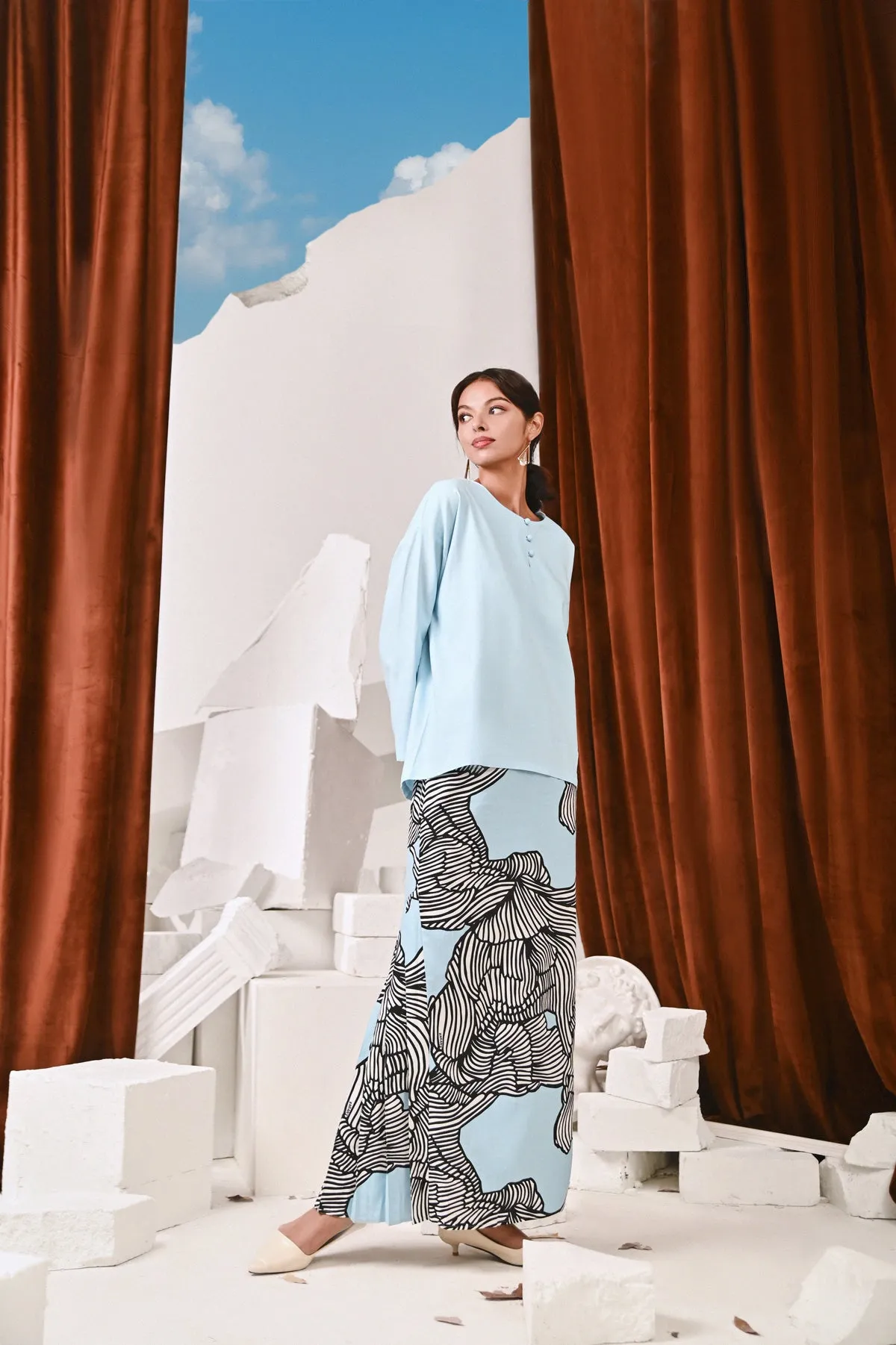 The Kita Menang Women Back Pleats Skirt - Rise