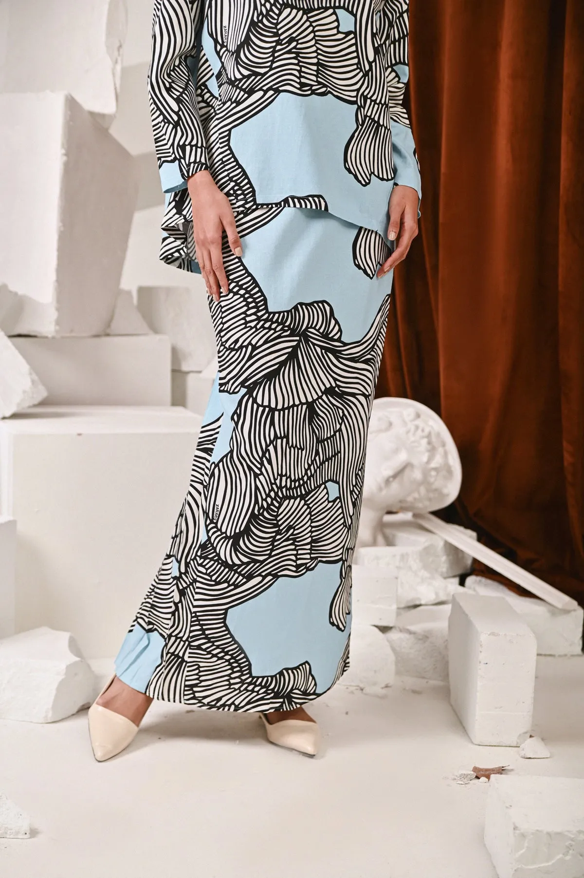 The Kita Menang Women Back Pleats Skirt - Rise