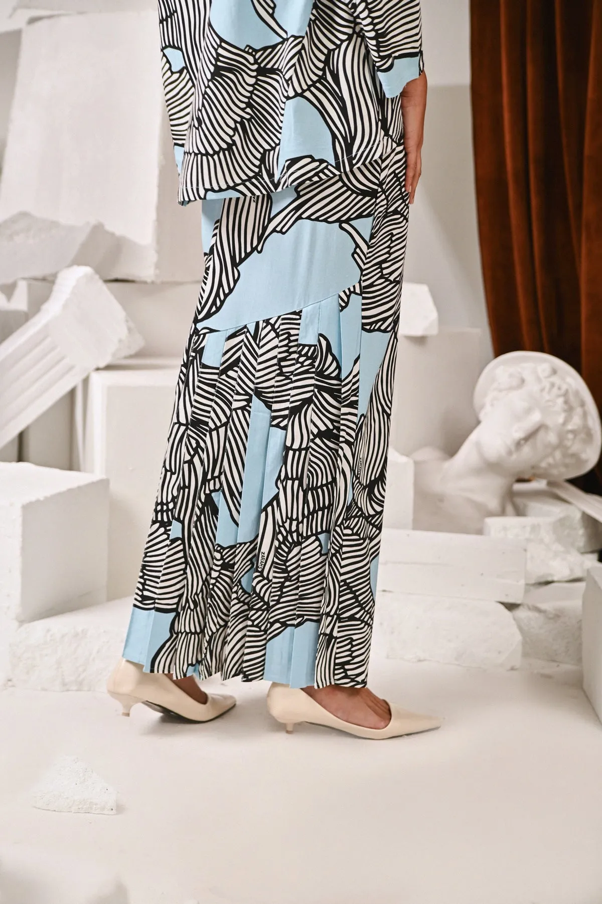 The Kita Menang Women Back Pleats Skirt - Rise