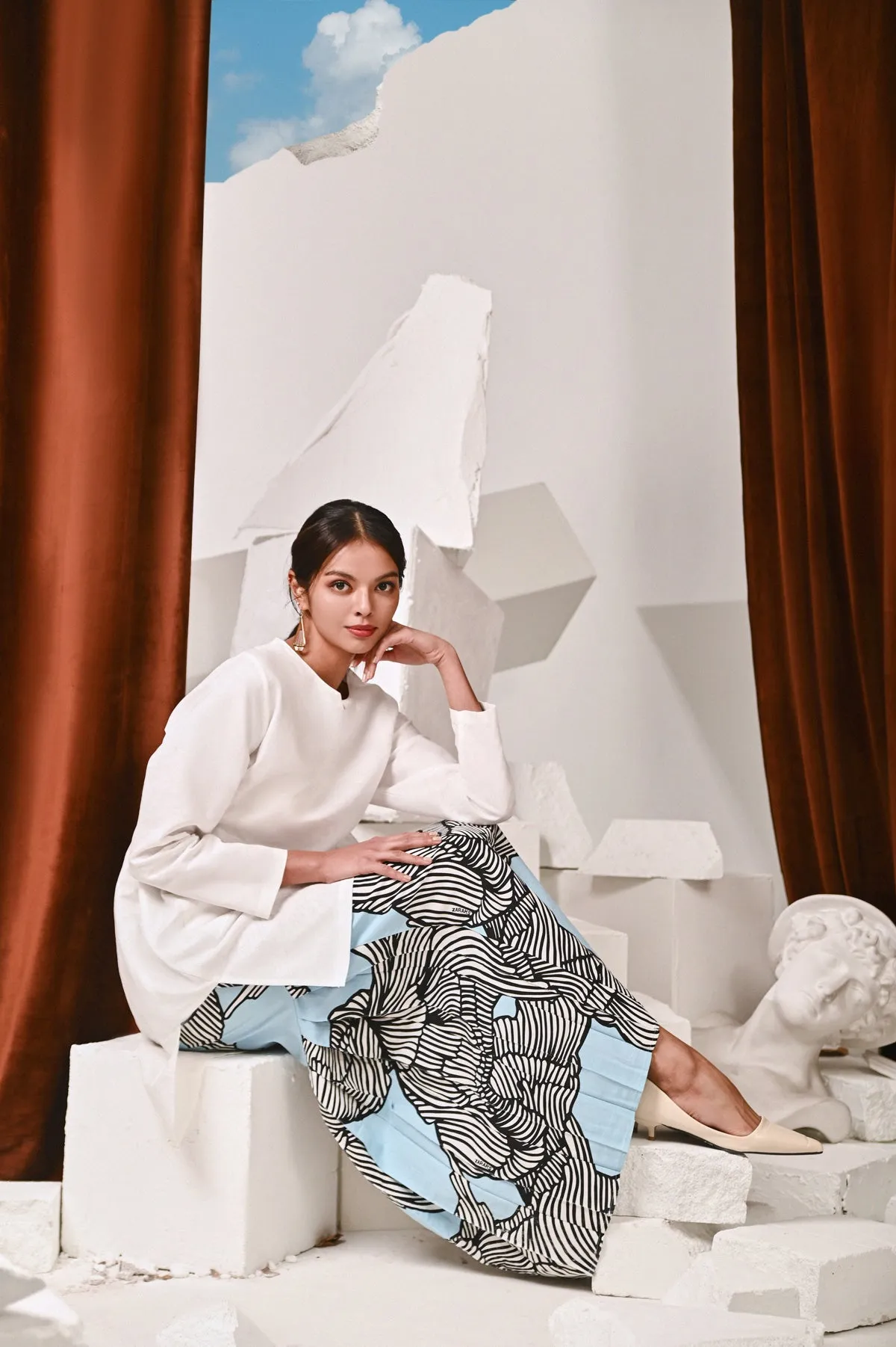 The Kita Menang Women Back Pleats Skirt - Rise
